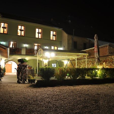 Penzion Valtice Bagian luar foto