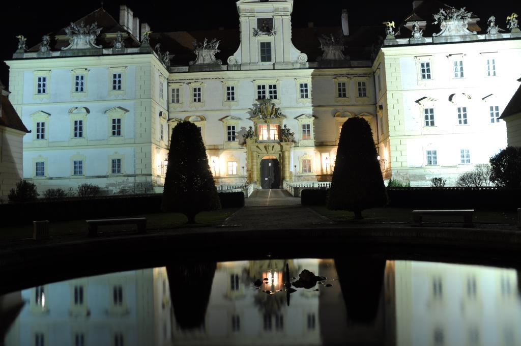 Penzion Valtice Bagian luar foto