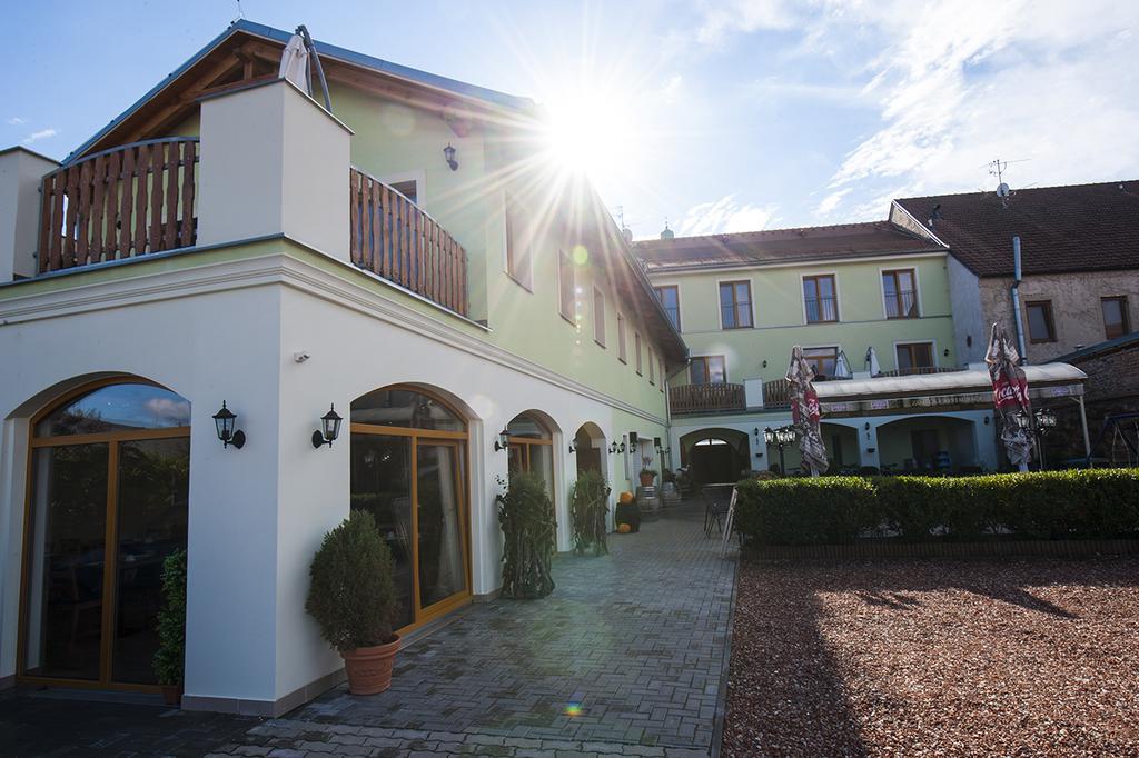 Penzion Valtice Bagian luar foto